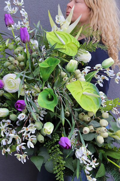 Fluette, kompozycja nagrobna na podkładzie, wym.55x85x50cm