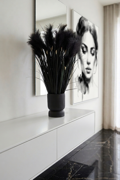 Black Grass, sztuczna czarna trawa w donicy