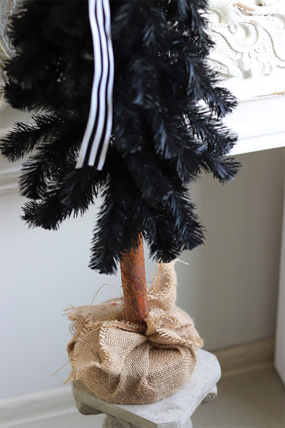 Black Winter dekoracyjna choinka sztuczna w jucie