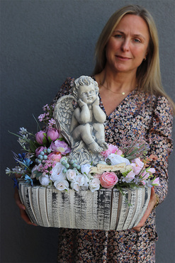 Angelo Relania, kompozycja nagrobna z aniołem, wym.44x44x25cm