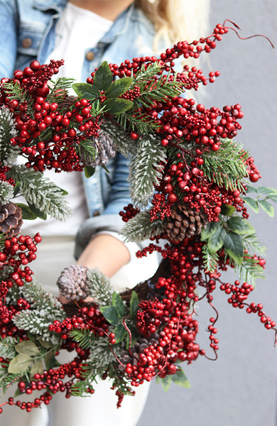 Czerwone Korale Geruta, zimowy wianek z owocami