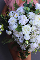 Malano Roses, kompozycja nagrobna w czarnym naczyniu