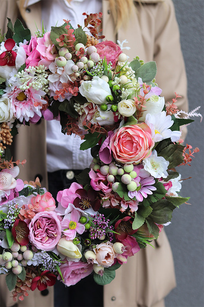 Urete, kwiatowy wianek na drzwi