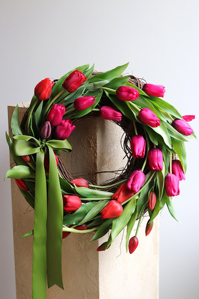 Berrena, wiosenny wianek z tulipanami