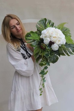 OD RĘKI Culli Rose, bukiet nagrobny we wkładzie, wym.36cm