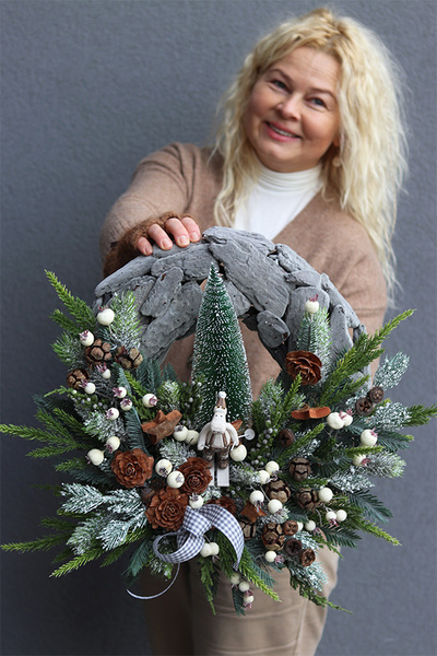 Ren na Nartach, asymetryczny zimowy wianek