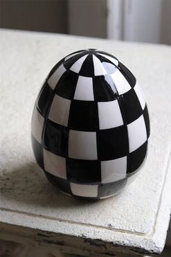 Black Easter, jajko wielkanocne figurka, kratka, wym.13.5x10cm
