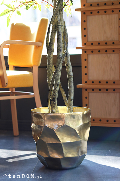 Klon Japoński, sztuczna roślina w złotej donicy