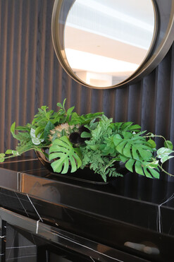 Black Laos, zielona kompozycja w naczyniu, wym.45x83cm 