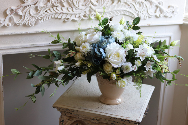 Blue Oceania, kompozycja kwiatowa w naczyniu