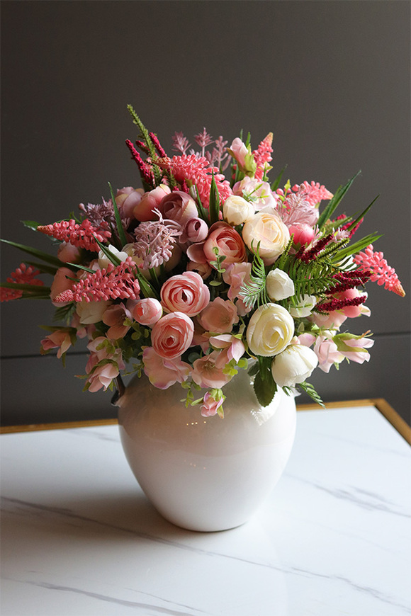 Nerutea Retissa, kompozycja kwiatowa z szafirkami