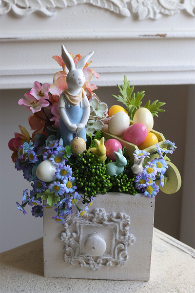 Rabbits in the Garden 2, dekoracja wielkanocna w szufladzie