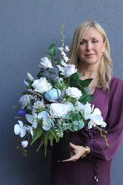 Biała Nostalgia, bukiet nagrobny we wkładzie, dł.60cm