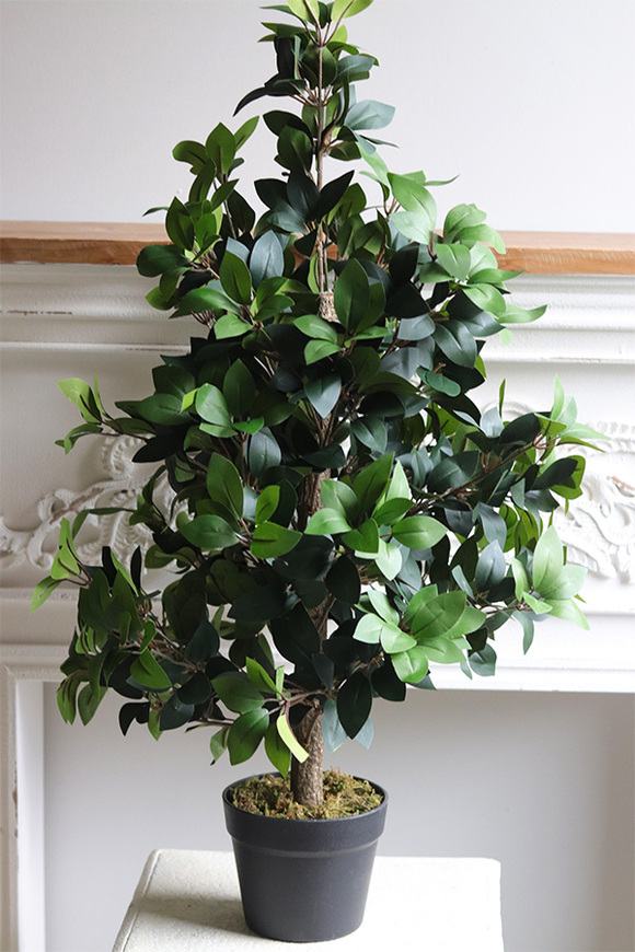 Fikus formowany, sztuczna roślina w doniczce