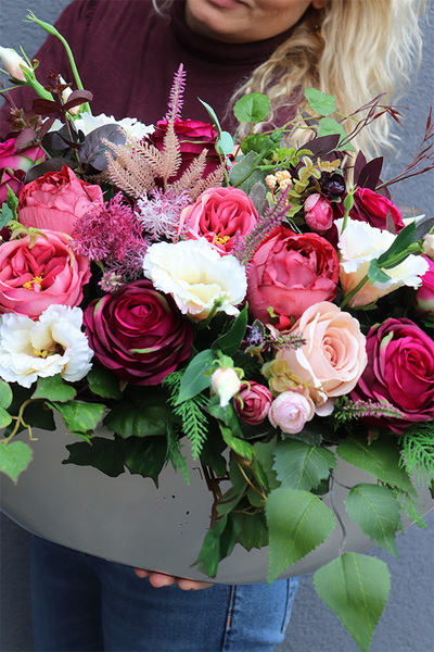 Begra Laos, kompozycja nagrobna w srebrnej misie