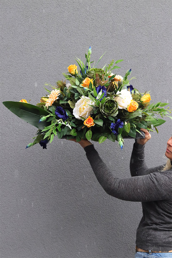 Lederita Volcan, kompozycja nagrobna na ciężkiej tacy