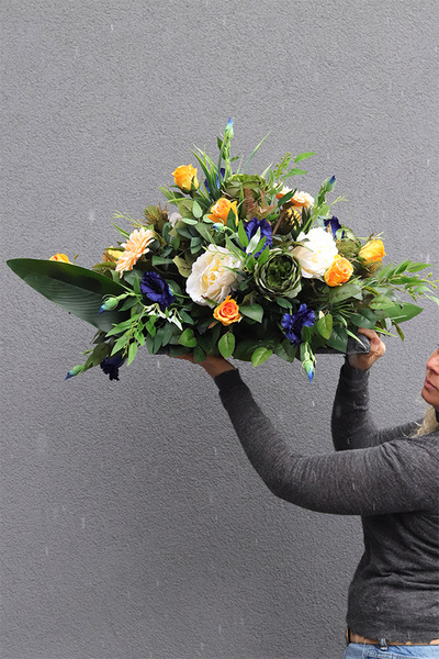 Lederita Volcan, kompozycja nagrobna na ciężkiej tacy