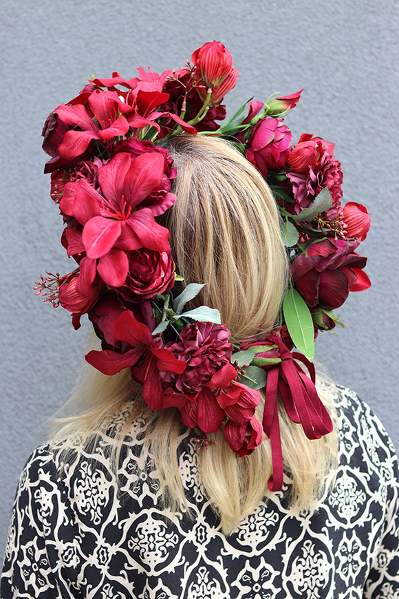 Frida Bordo, czerwony wianek na głowę ze sztucznych kwiatów