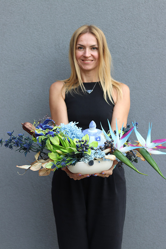 Amfora Italia, kompozycja kwiatowa z ceramiką, wym.22x70x30cm