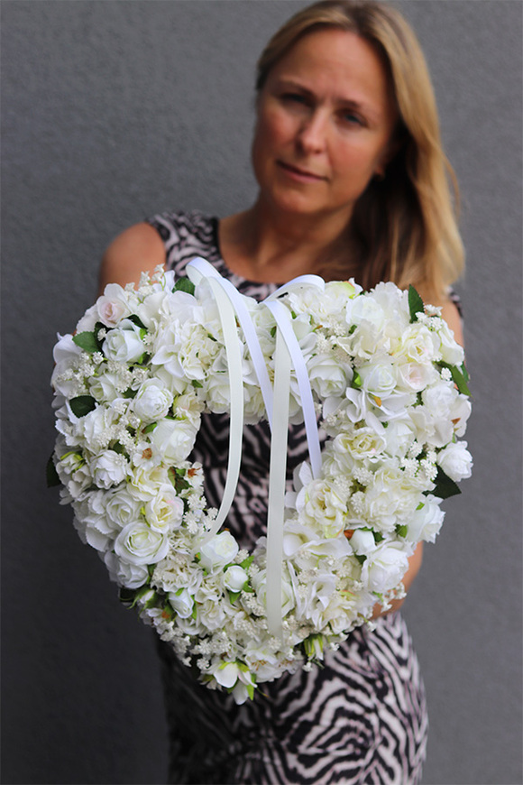 Heart Power, dekoracyjne białe serce z kwiatów, wys.32cm 