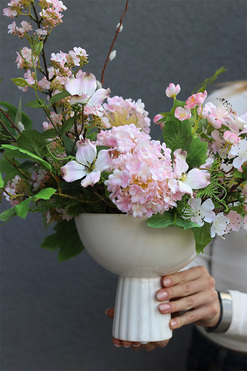 Pink Leori, wiosenna kompozycja w pucharze, wym.50x54cm