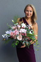 Dulea, bukiet nagrobny we wkładzie z orchideą