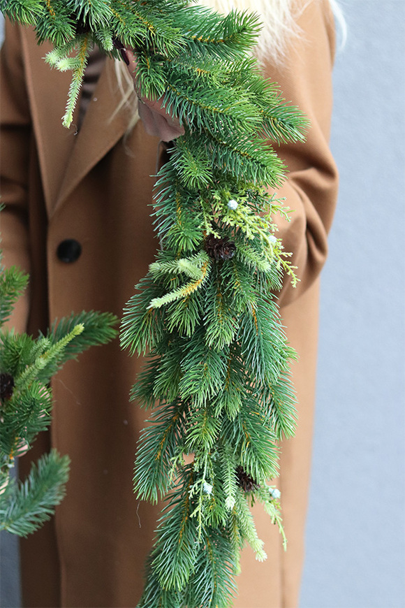 Natural 2, realistyczna girlanda iglasta z przyrostami