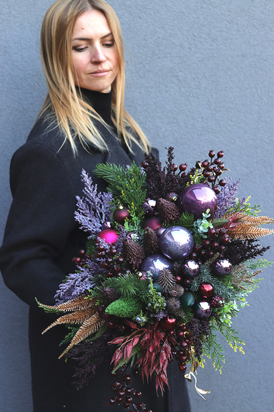 Royal Christmas, fioletowy stroik świąteczny w naczyniu