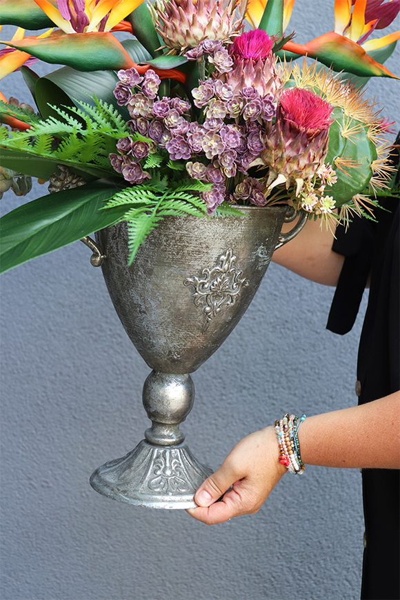 Strelicja Pucharia, kompozycja w srebrnym pucharze