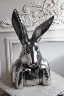 Zając Myśliciel B, figurka zajączek wielkanocny, srebrny, wys.48cm