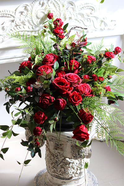 Czerwień Deluxe, kompozycja nagrobna w misie