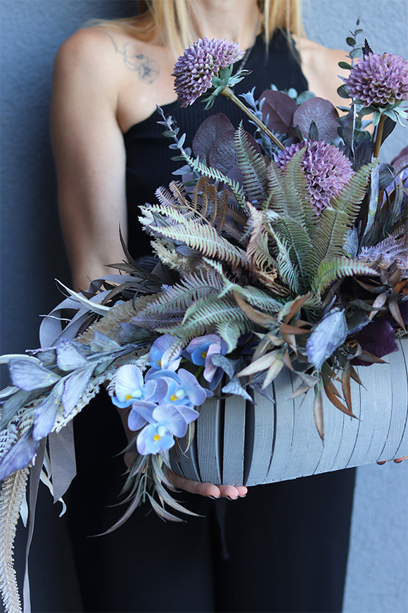  Blue Moon, dekoracja nagrobna w drewnianej skrzyneczce, wym.44x68x40cm