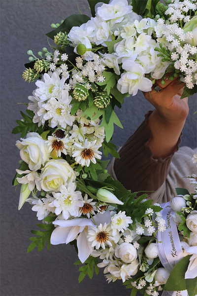 First Comunion, wianek komunijny z białych kwiatów