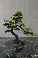 Bonsai, sztuczna roślina na podstawie