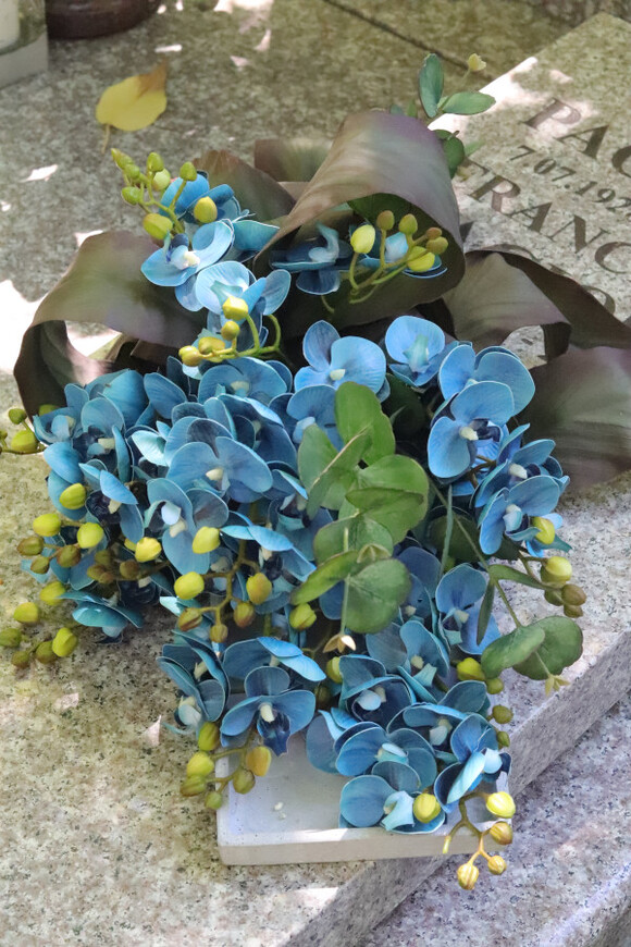 Dekoria Blue Orchid, kompozycja nagrobna na tacy