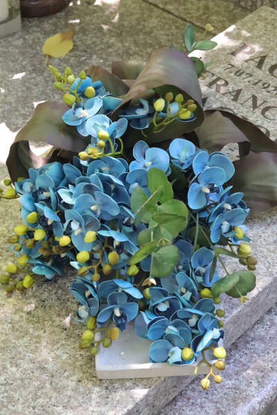 Dekoria Blue Orchid, kompozycja nagrobna na tacy