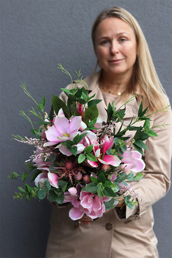 Magnolie Nedie, bukiet nagrobny we wkładzie