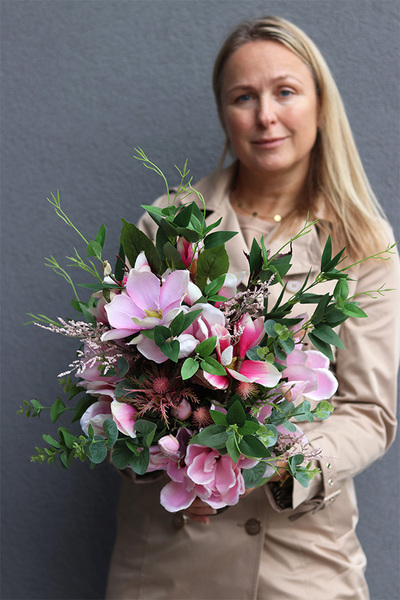 Magnolie Nedie, bukiet nagrobny we wkładzie