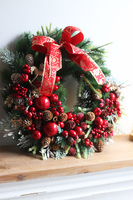 Red Time, świąteczny wianek na drzwi