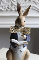 Easter Gentleman B, figurka zajączek z książką