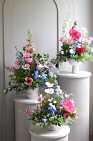 Kreoneta Ledireta, kompozycja kwiatowa w pucharze