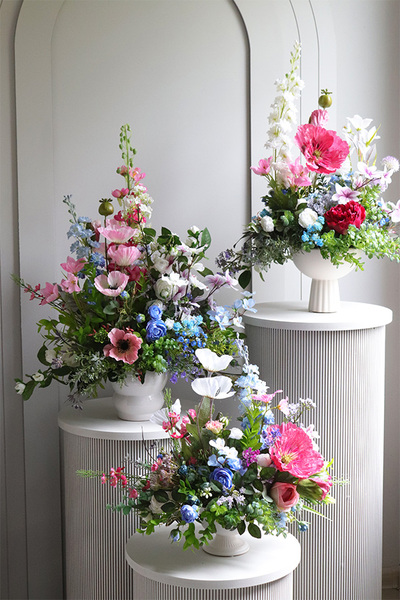 Kreoneta Ledireta, kompozycja kwiatowa w pucharze