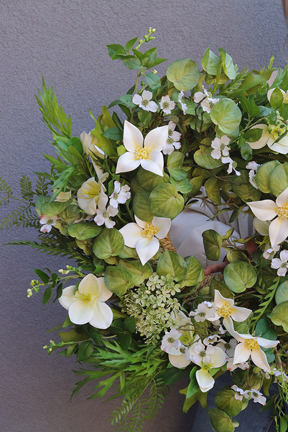 Clementis, wiosenny wianek dekoracyjny