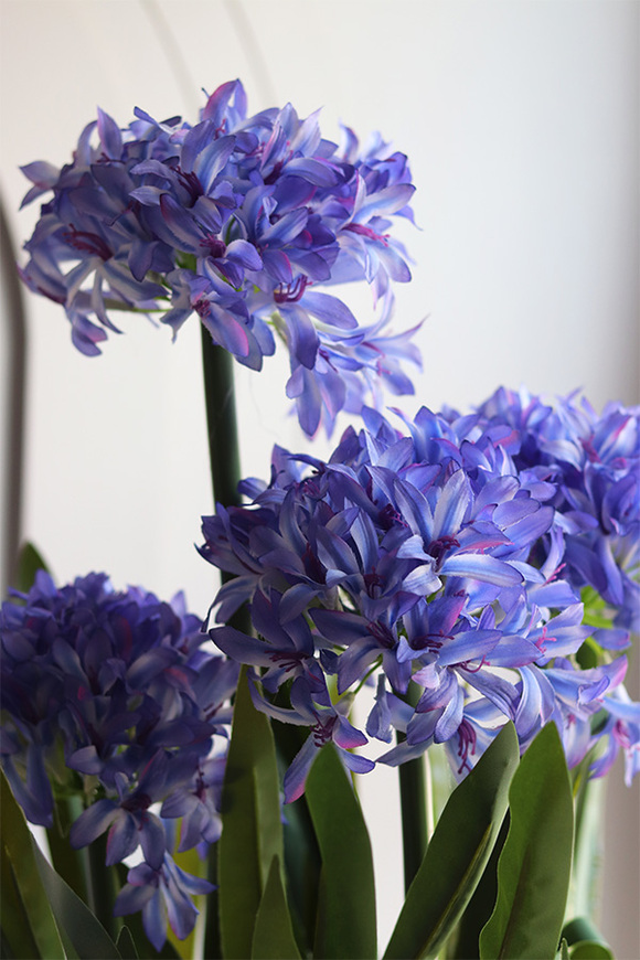 Niebieski Czosnek Ozdobny, sztuczna roślina w plastikowej osłonce