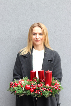 OD RĘKI Czerwony Dar, adwentowy wianek stroik z czterema świecami, śr.48cm