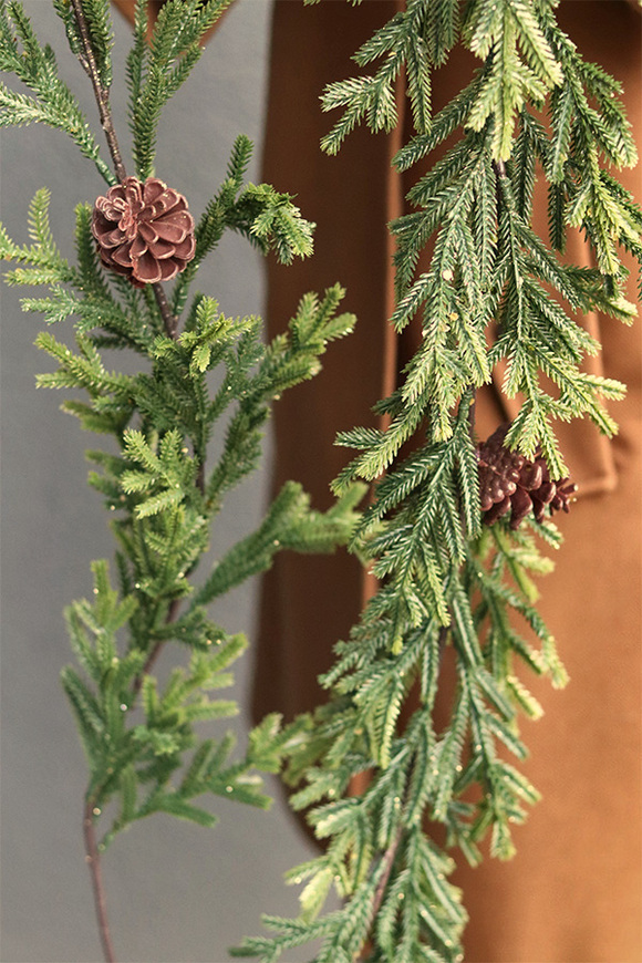 Gerava, girlanda zimowa z szyszkami