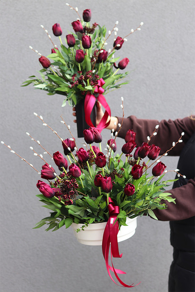 Tulipaneo Bordo, bukiet nagrobny we wkładzie do wazonu