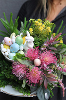 Delicatne Pudry, stroik wielkanocny na talerzu