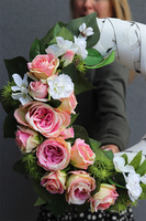 Fedrita, asymetryczny wianek z różami, śr.38cm 