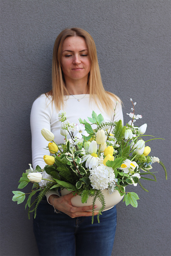 Hilltonia Lenera, kompozycja wiosenna w misie